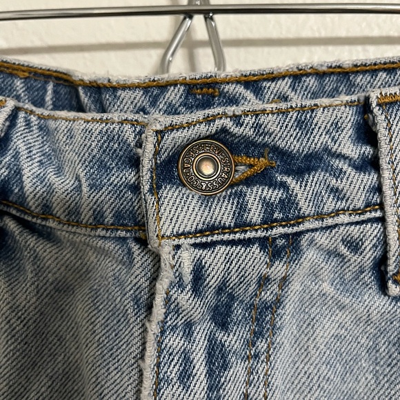 Levi’s Vintage High Rise Ripped Shorts - Picture 5 of 9